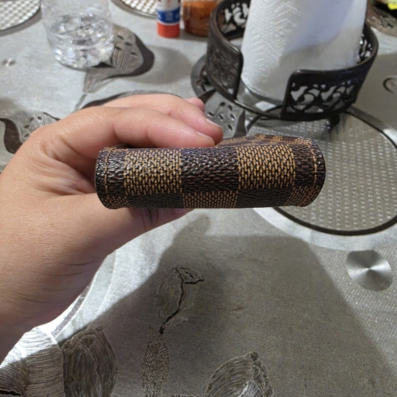 Louis Vuitton Holder - Picture 6 of 9